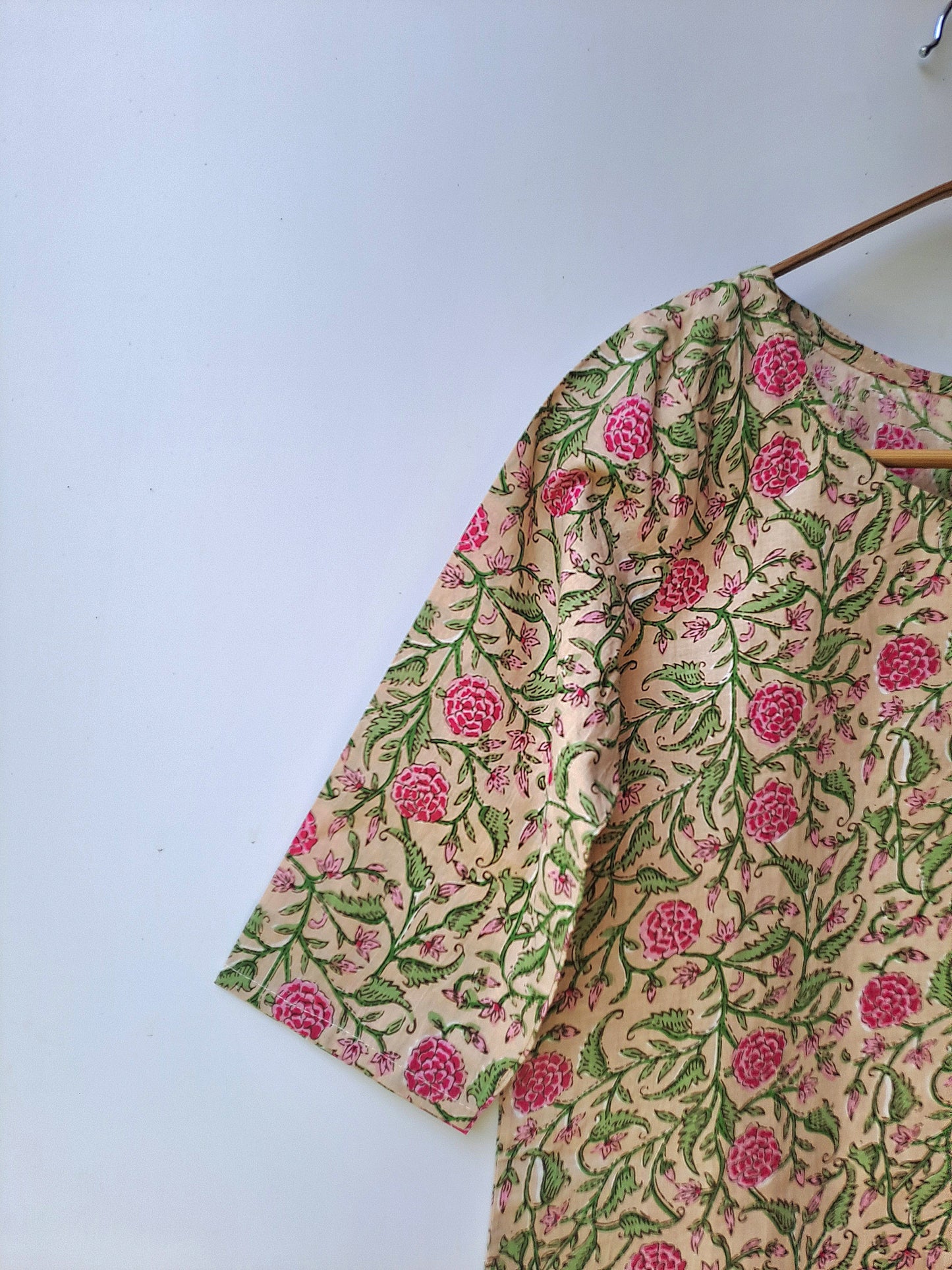 Gulabi Jaal Floral Cotton Kurti